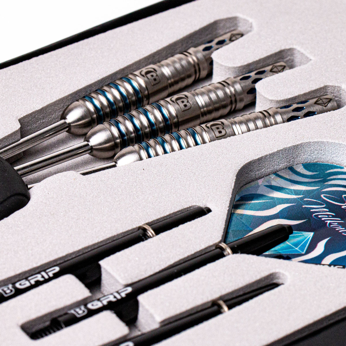 BULL'S Sarah Milkowski Steel Dart